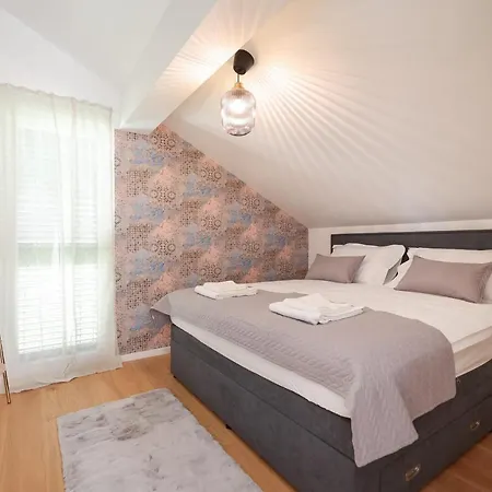 Διαμέρισμα And Mila M