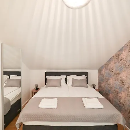 And Mila M Apartman *