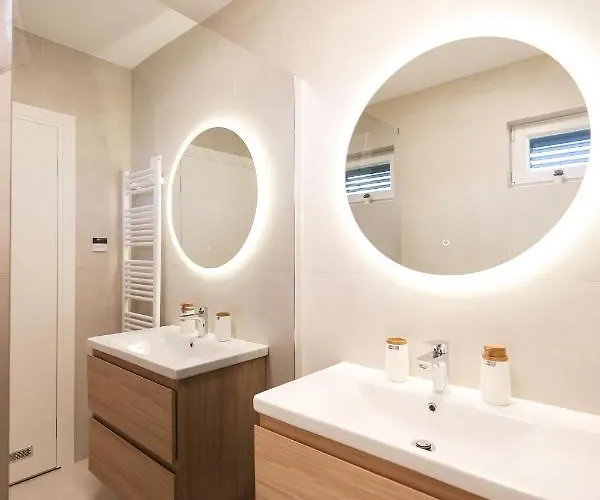 아파트 And Mila M